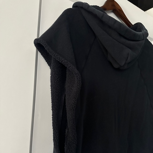DRIFTER Cut Off Hoodie - Picture 4 of 5